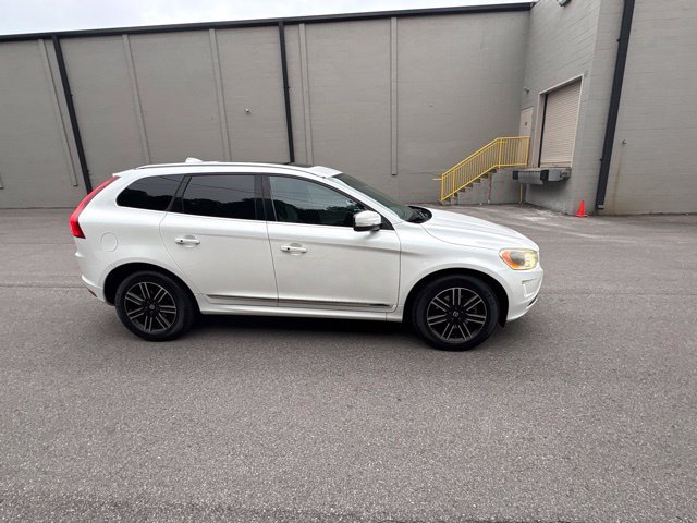 Used 2016 Volvo XC60 T5 Platinum w/ Protection Package FWD image 2