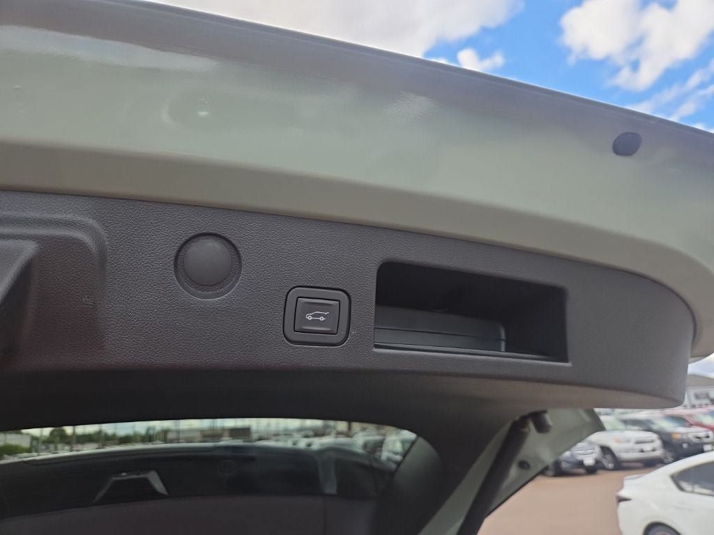Used 2025 Chevrolet Equinox ACTIV w/ Safety and Technology Package AWD/4WD image 36