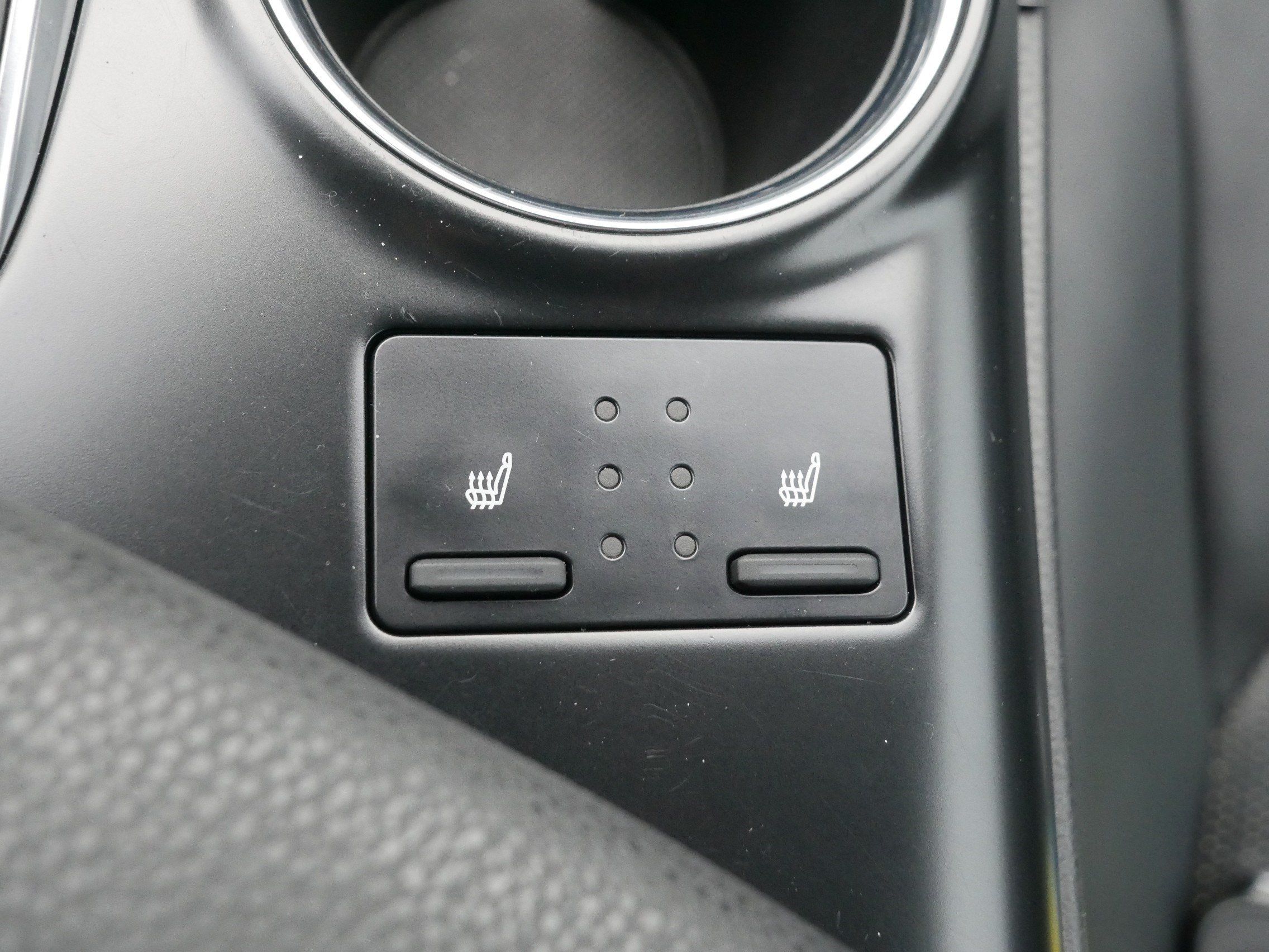 Used 2019 Toyota Camry XSE FWD image 28