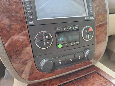 Used 2013 Chevrolet Tahoe LTZ AWD/4WD image 26