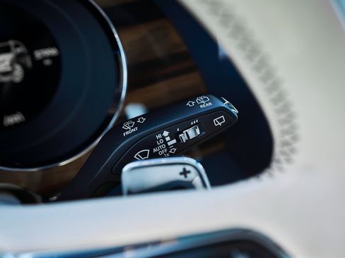 Used 2021 Bentley Bentayga image 59