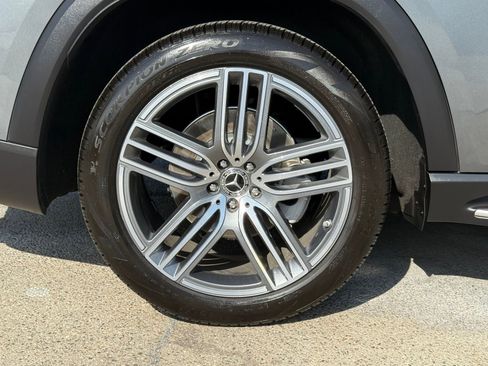 Used 2025 Mercedes-Benz GLS 450 4MATIC image 17