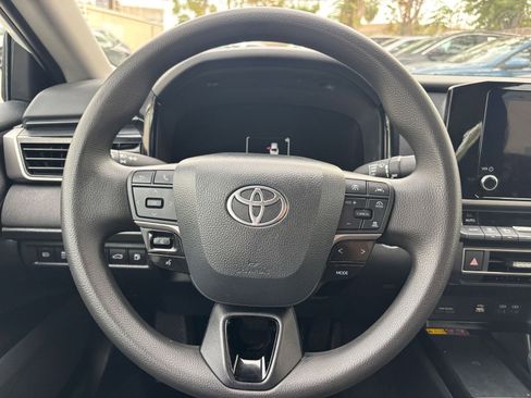 Used 2025 Toyota Camry LE image 28
