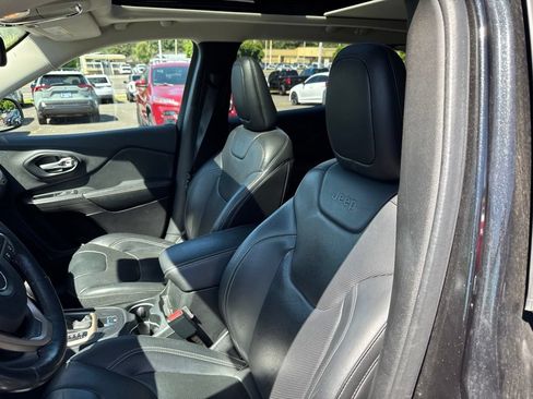 Used 2015 Jeep Cherokee Limited w/ Luxury Group AWD/4WD image 5