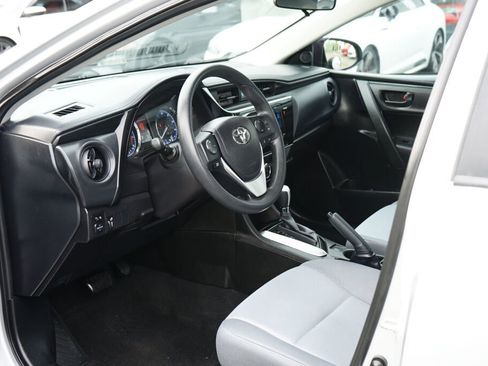Used 2017 Toyota Corolla L image 10
