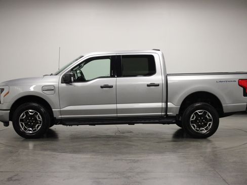 Used 2022 Ford F150 Lightning XLT AWD/4WD image 5