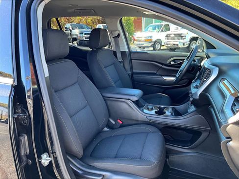 Used 2022 GMC Acadia SLE image 11