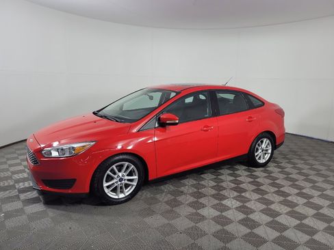 Used 2016 Ford Focus SE FWD image 2