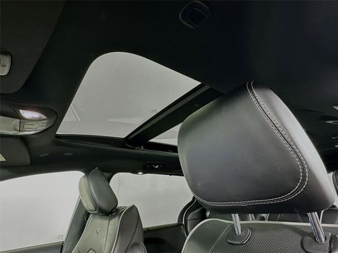 Used 2025 Chrysler Pacifica Limited FWD image 17