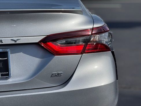 Used 2024 Toyota Camry SE image 10