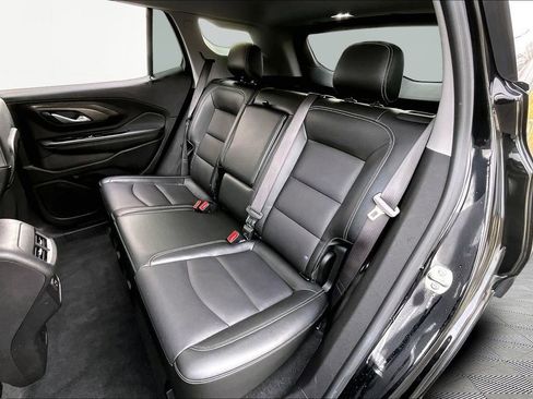 Used 2024 GMC Terrain SLT image 16