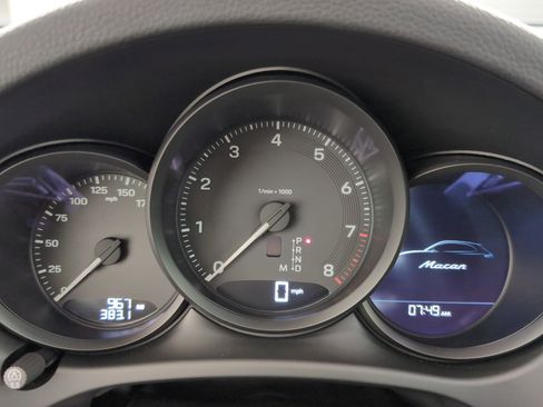 Used 2025 Porsche Macan image 42