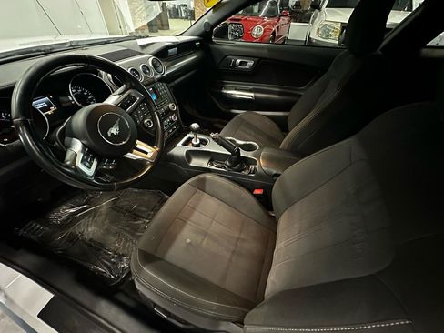 Used 2018 Ford Mustang GT w/ GT Performance Package RWD image 11