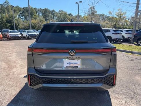 New 2026 Volkswagen Tiguan SE R-Line FWD image 5