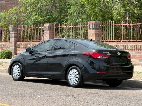Used 2016 Hyundai Elantra SE FWD image 4