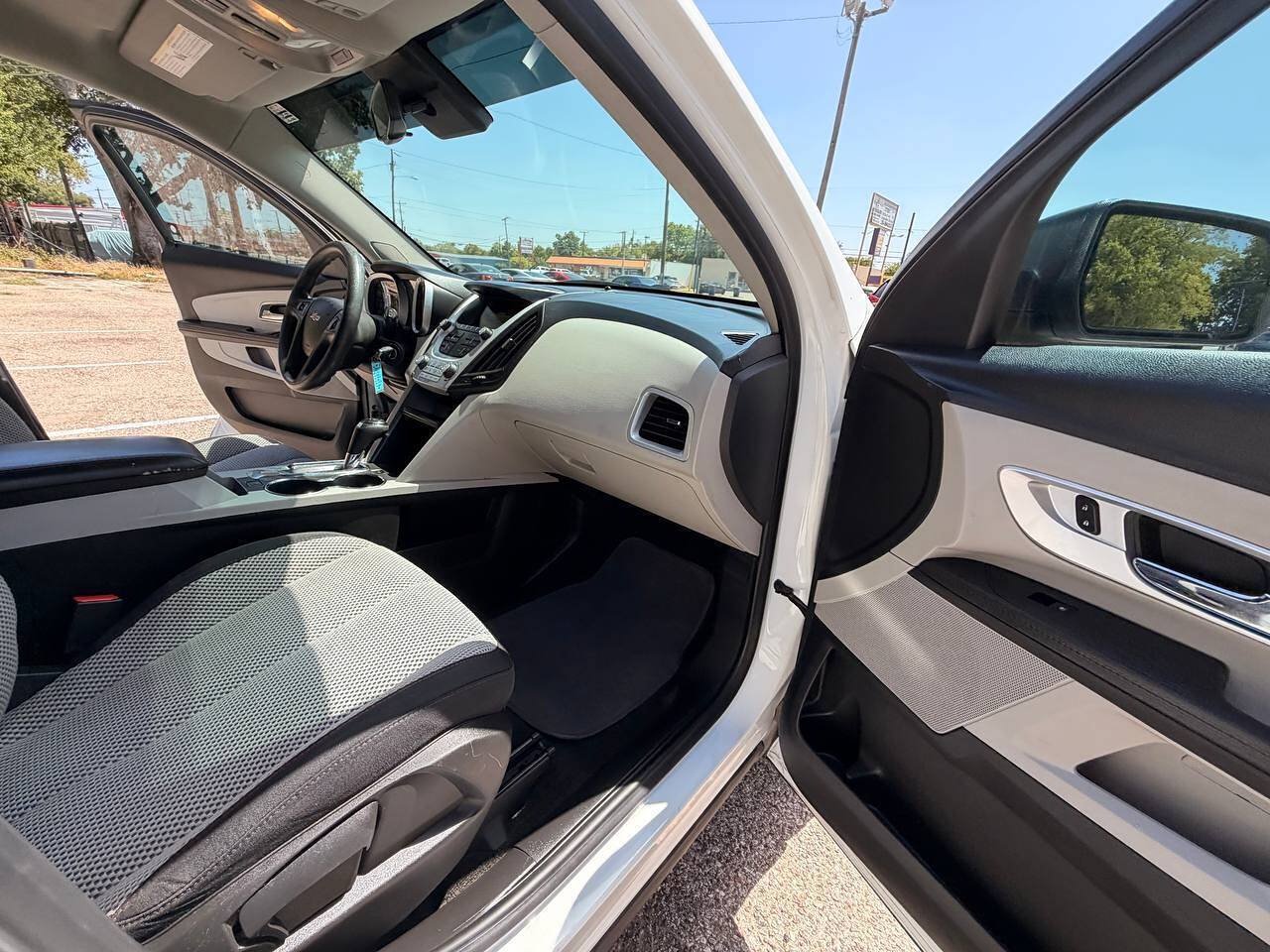 Used 2017 Chevrolet Equinox LS w/ LPO, Protection Package FWD image 12