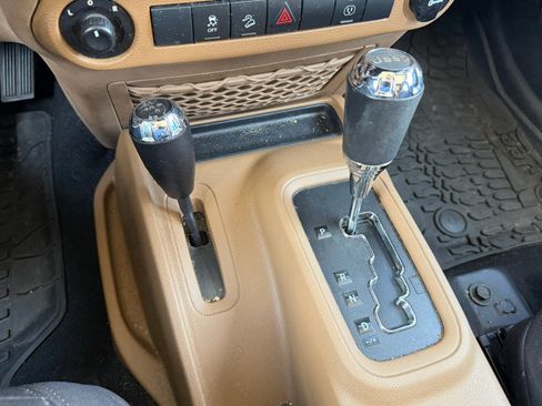 Used 2014 Jeep Wrangler Unlimited Sahara w/ Connectivity Group AWD/4WD image 14