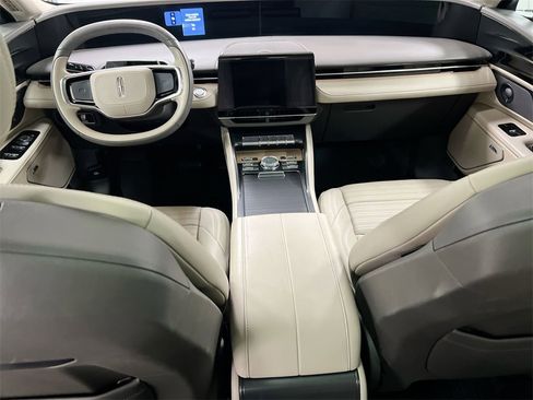 Used 2025 Lincoln Nautilus Reserve image 10