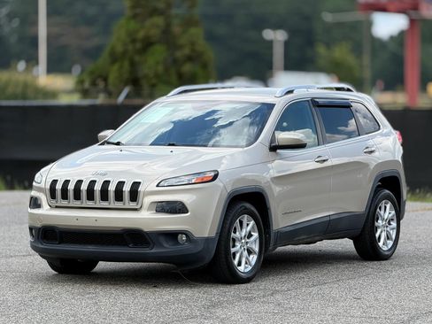 Used 2015 Jeep Cherokee Latitude w/ Comfort/Convenience Group FWD image 6