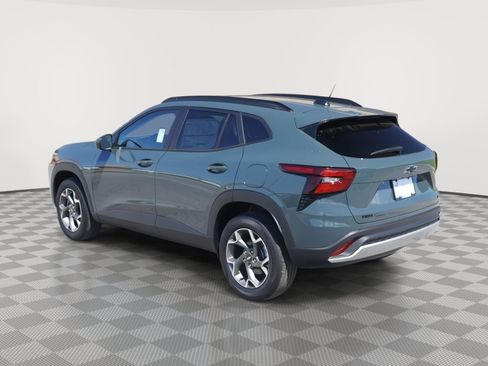 New 2026 Chevrolet Trax LT w/ LT Convenience Package FWD image 6