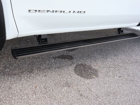 Used 2024 GMC Sierra 3500 Denali Ultimate AWD/4WD image 14