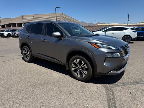 Used 2023 Nissan Rogue SV FWD image 3