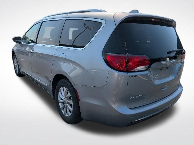 Used 2018 Chrysler Pacifica Touring-L FWD image 9
