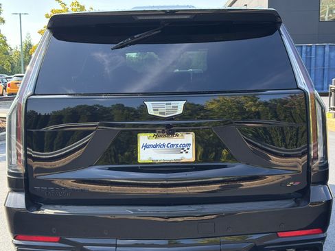 Used 2026 Cadillac Escalade V w/ LPO, ONYX Package AWD/4WD image 23