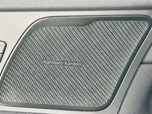 Used 2019 Volvo XC60 T6 Momentum w/ Advanced Package image 19