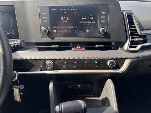 Used 2025 Kia Sportage LX FWD image 17