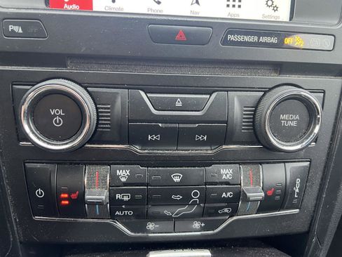 Used 2018 Ford Explorer XLT w/ Equipment Group 202A image 14