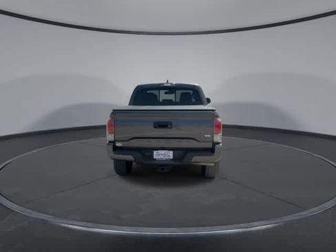 Used 2018 Toyota Tacoma Limited image 7