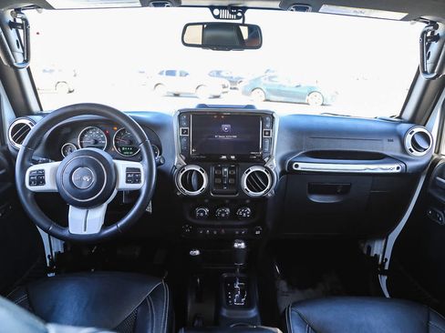 Used 2015 Jeep Wrangler Unlimited Sahara AWD/4WD image 12