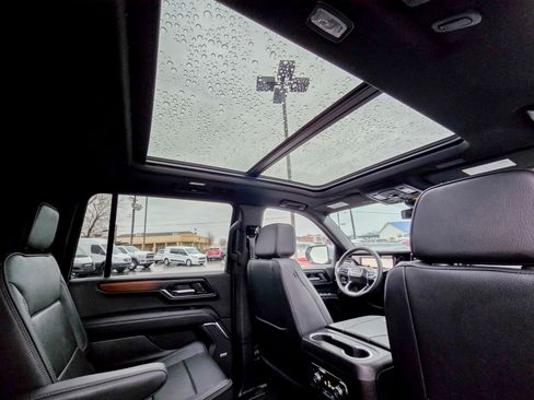 Used 2025 GMC Yukon XL Denali w/ Sun & Power Step Package image 20