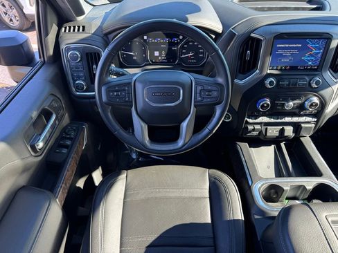 Used 2022 GMC Sierra 2500 Denali w/ Denali Black Diamond Edition image 12