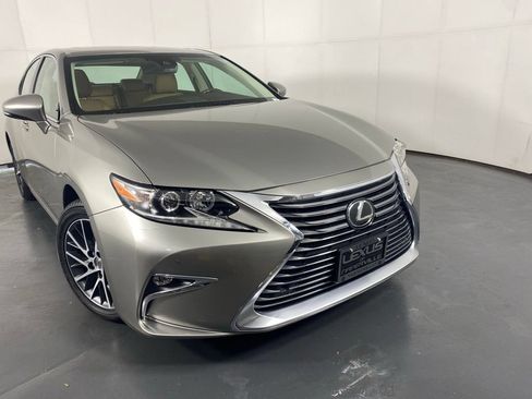 Used 2017 Lexus ES 350 FWD image 2