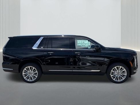 New 2026 Cadillac Escalade ESV Luxury AWD/4WD image 4