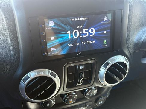 Used 2015 Jeep Wrangler Unlimited Sahara AWD/4WD image 18