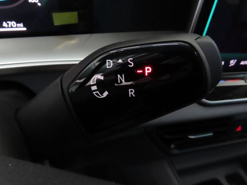 New 2025 Volkswagen Tiguan SE image 17