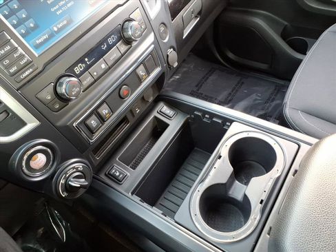 Used 2018 Nissan Titan SV w/ SV Convenience Package image 22