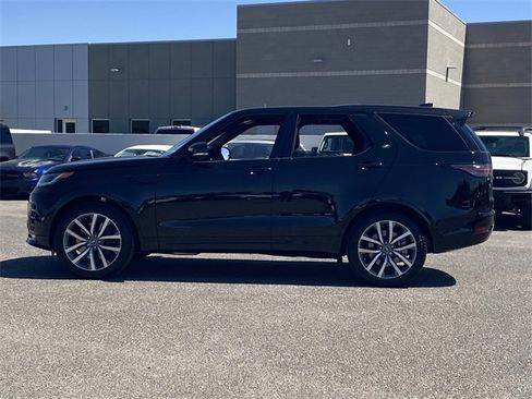 New 2025 Land Rover Discovery Dynamic SE image 22