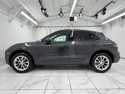Certified 2025 Porsche Macan image 2