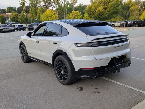 Used 2025 Porsche Cayenne GTS AWD/4WD image 6
