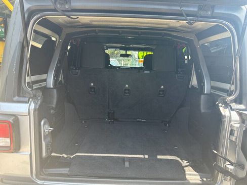 Used 2019 Jeep Wrangler Unlimited Sport image 31