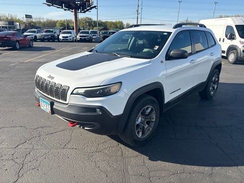 Used 2019 Jeep Cherokee Trailhawk w/ Cold Weather Group AWD/4WD image 4