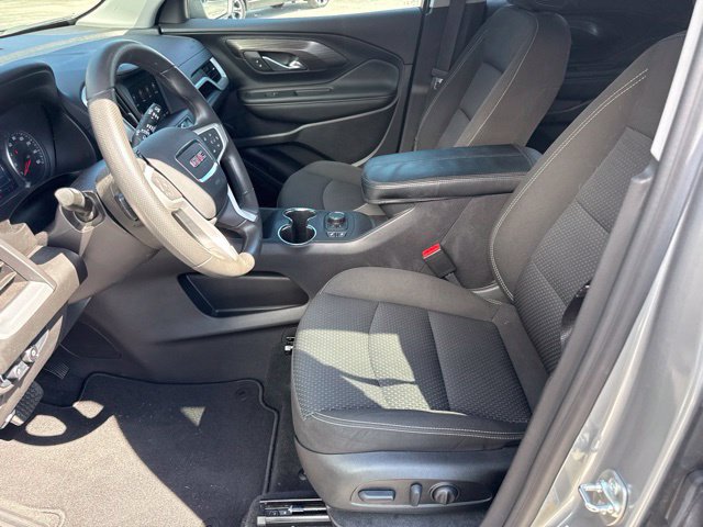 Used 2024 GMC Terrain SLE w/ Driver Convenience Package FWD image 4