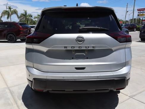Used 2024 Nissan Rogue S FWD image 5