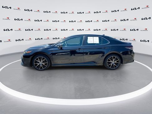 Used 2023 Toyota Camry SE image 5