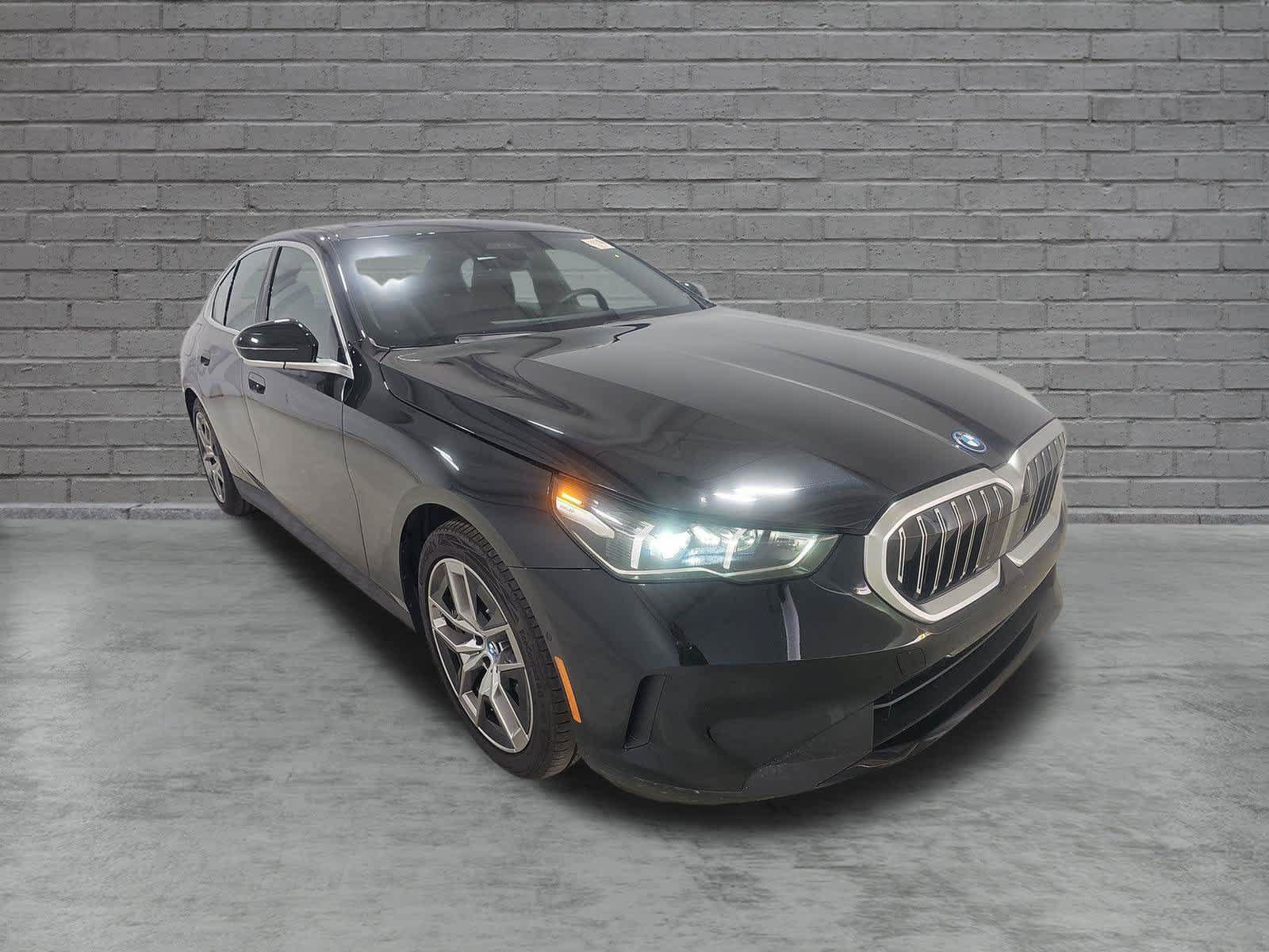 Used 2025 BMW i5 M60 w/ M Sport Package AWD/4WD image 3