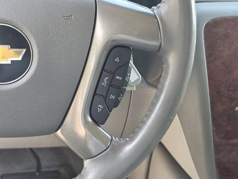 Used 2011 Chevrolet Suburban LT RWD image 27